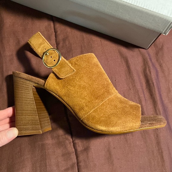 *****PRICE IS FIRM*****Camel ColorLeather Slingbacks Christian Di Riccio. NWT! - Picture 7 of 16